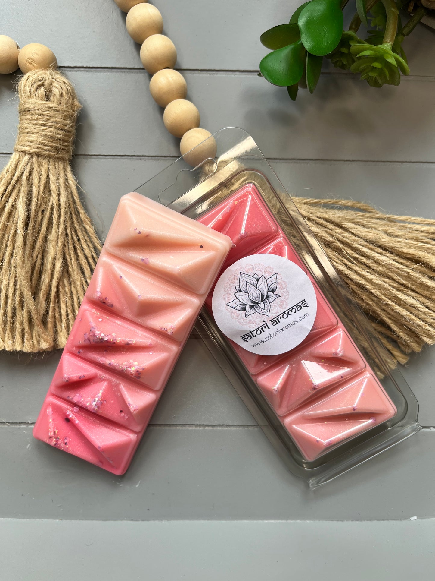 Strawberry & Lily Geometric Snap Bar